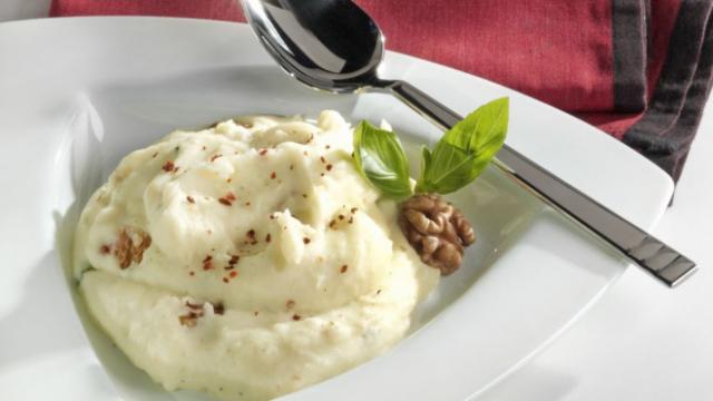 Purée de celery rave aux pommes et aux noix